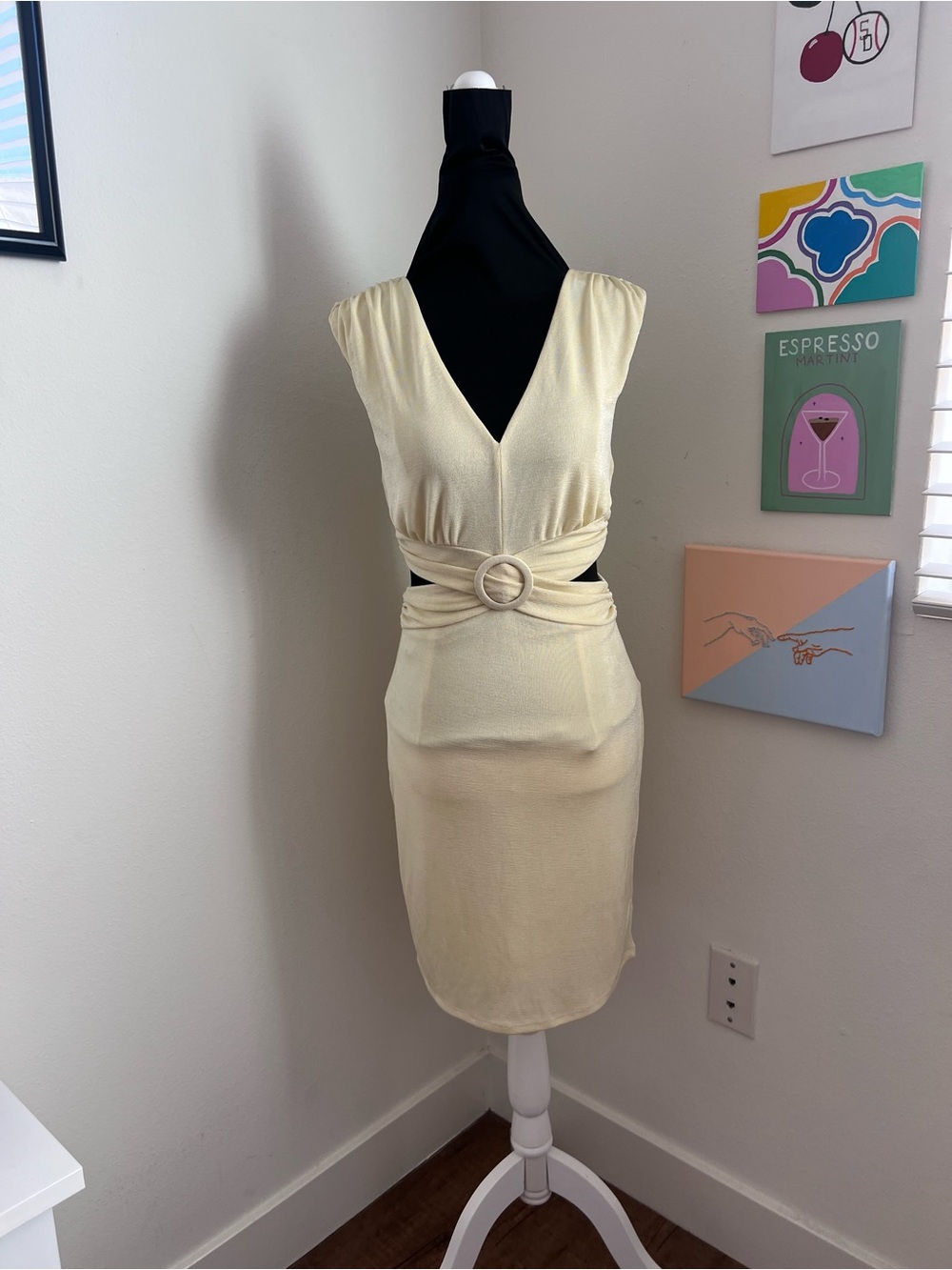 Y2K GUESS Butter Yellow Cutout Ring Mini Dress – Plunge Neck Bodycon Party Dress